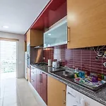 Marina Close To & بورتيماو