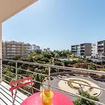 Marina Close To & * بورتيماو